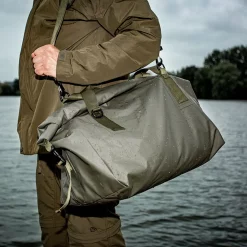 Trakker Downpour Roll-Up Fishing Carryall 21 Trakker Downpour Roll-Up Fishing Carryall -Fishing Verkaufe trakker downpour roll up carryall 5